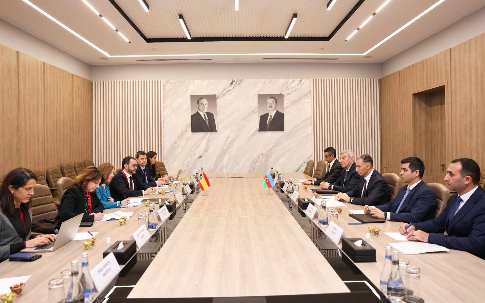 Rəşad Nəbiyev İspaniyanın Ticarət məsələləri üzrə dövlət katibi ilə görüşdü