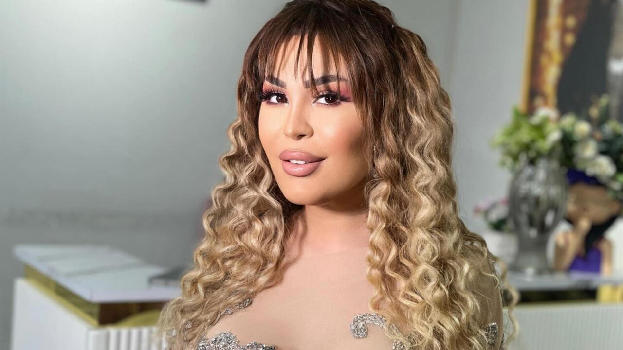 Həmkarını BİABIR ETDİ: "Broyler toyuğuna oxşayır" 