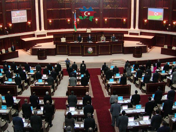 Bələdiyyələr və tibbi sığorta ilə bağlı yeniliklər - parlament təsdiqlədi