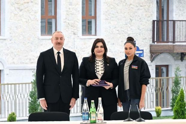 Güllələnən icra başçısının qızına da Şuşada ev verildi - FOTO