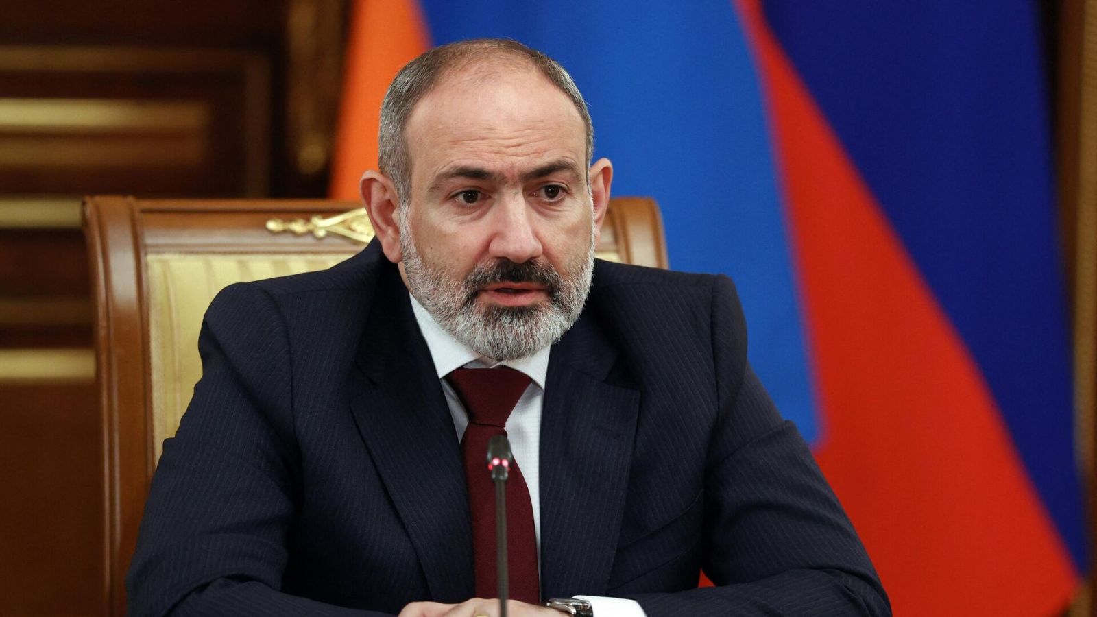 Paşinyan kilsəyə qarşı: "Biz bu məsələni iki-üç aya həll edəcəyik"