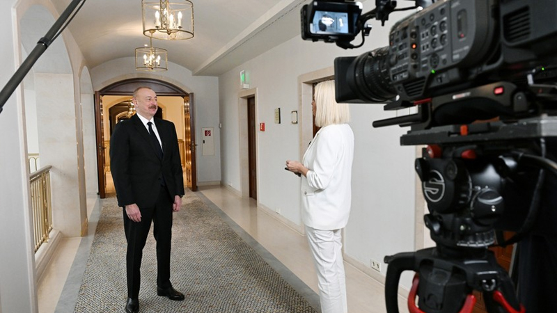İlham Əliyev "Euronews"a müsahibə verdi - FOTO