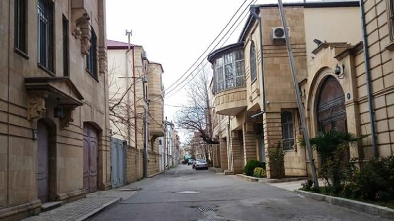 Bakıda tanınmış şəxsin villasından ilginc oğurluq: Viski içib, domino oynadılar...