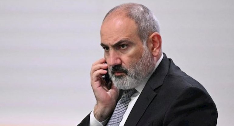 İravunk: Paşinyan ətrafının telefonlarını dinləyir