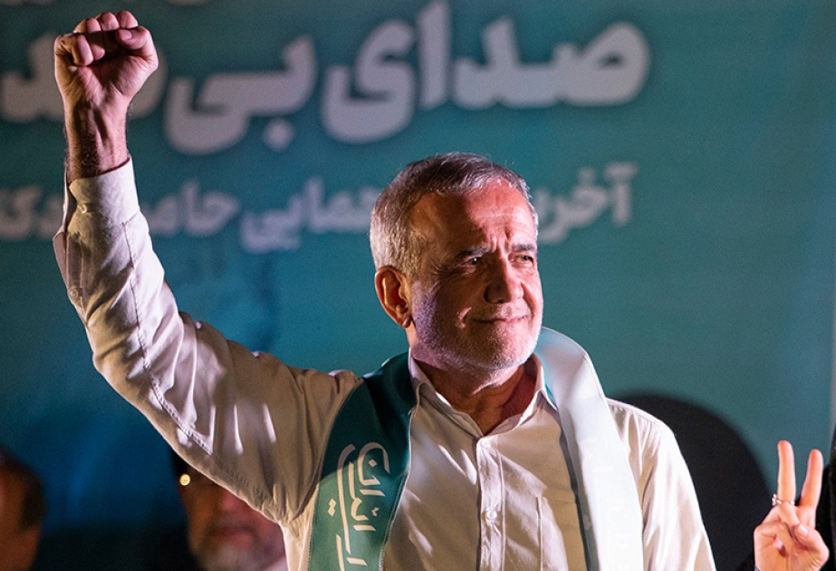 Prezident seçilən kimi onun qəbrini ziyatərə getdi – Pezeşkianın KÖVRƏLDƏN VİDEOSU