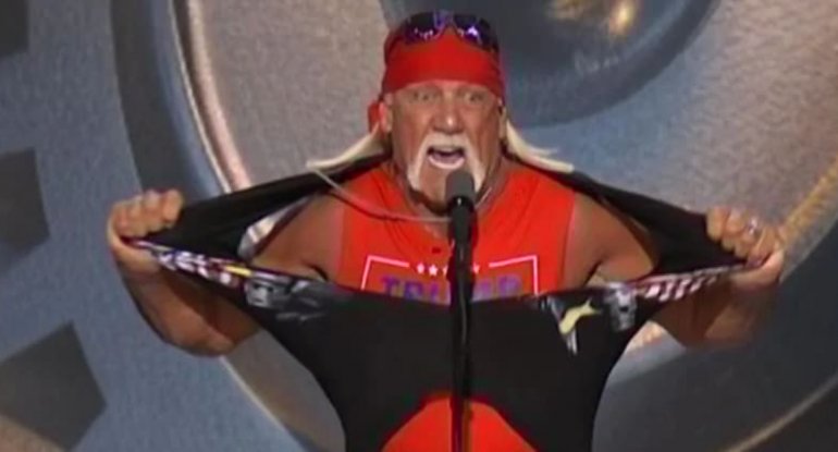 Trampa dəstək üçün köynəyini cırdı - VİDEO