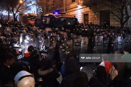 ABŞ Gürcüstanda hakimiyyəti zorla ələ keçirmək üçün kütləvi etiraz aksiyaları keçirməyi planlaşdırır - Rusiya kəşfiyyatı