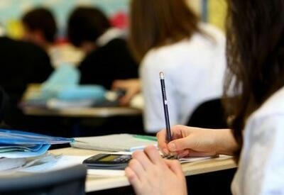 "Universitetlərin qeydiyyat üçün tələb etdiyi kağız sənədlər gərəksizdir" - Təhsil eksperti