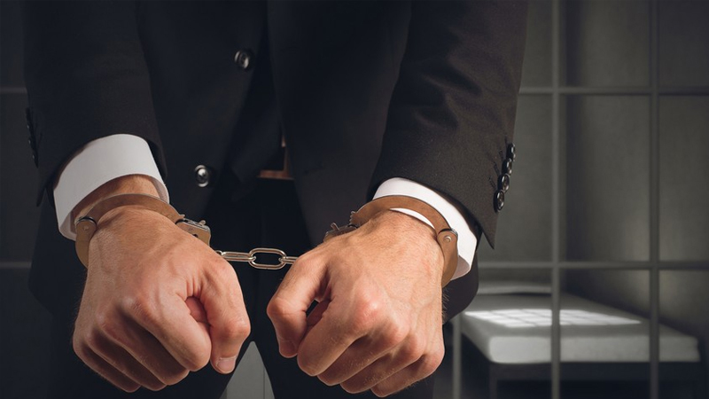 Qonşuların ağaca bağladığı İlyas cəzalandırıdı - Polisdən gizləndi, 7 evdən oğurluq etdi