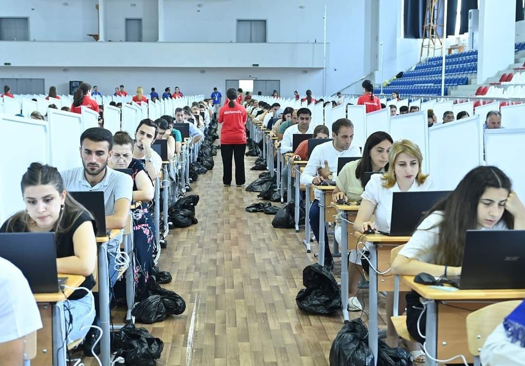 4 min diplomlu savadsız: Onların oxuduğu ali məktəblərin adı açıqlansın! - Rəylər
