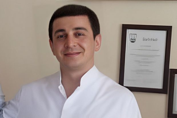 Tanınmış cərrah işdən çıxarıldı - Məhkəmə direktoru cərimələdi