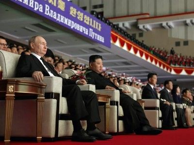 Kim Çendən Putinə musiqili jest
