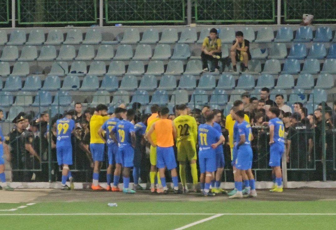 Gəncəlilər "Kəpəz" futbolçularını danladı - VİDEO