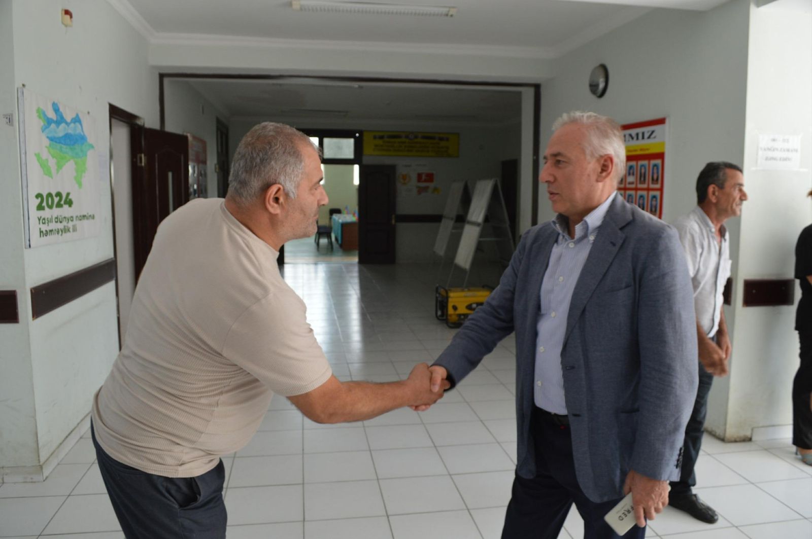 “TƏZİM ELƏ, DEPUTAT GƏLİR!” – Məhəməliyevin seçicilərlə görüşündən “şedevrlər” (+FOTO)