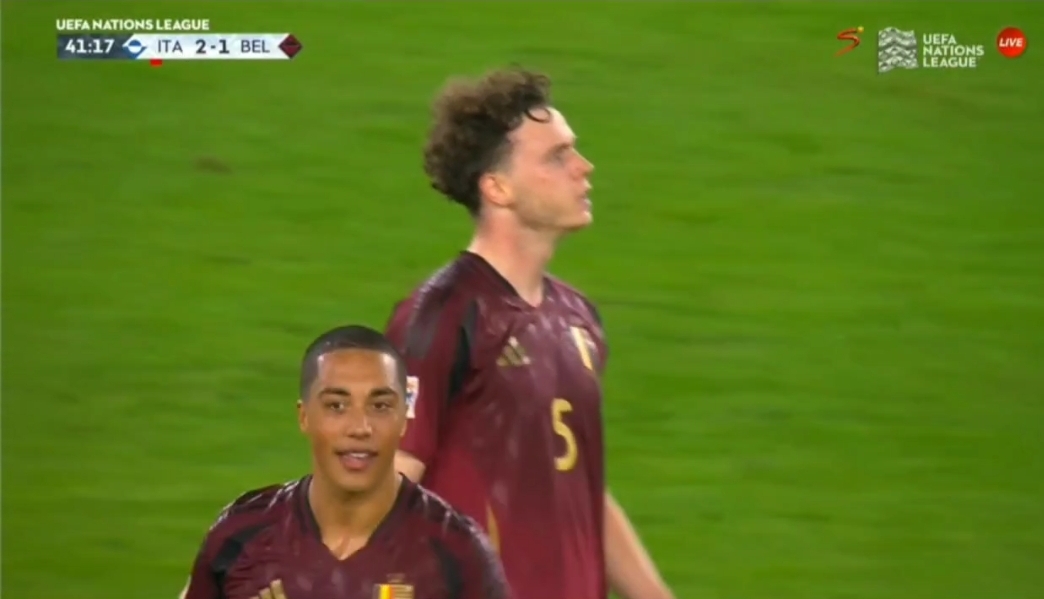 Belçikalı futbolçudan fantastik qol - VİDEO