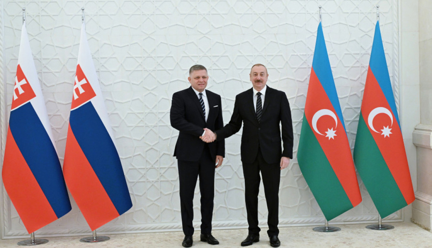 Prezidentin Slovakiyanın baş naziri ilə görüşü başladı