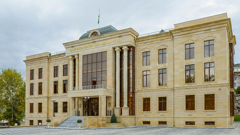 Fermerlə icra hakimiyyəti arasında icarə qalmaqalı