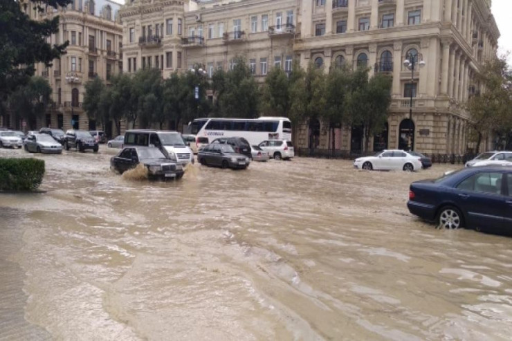 Bakıda ən çox buranı su basır – Meriya gücləndirilmiş iş rejiminə keçdi