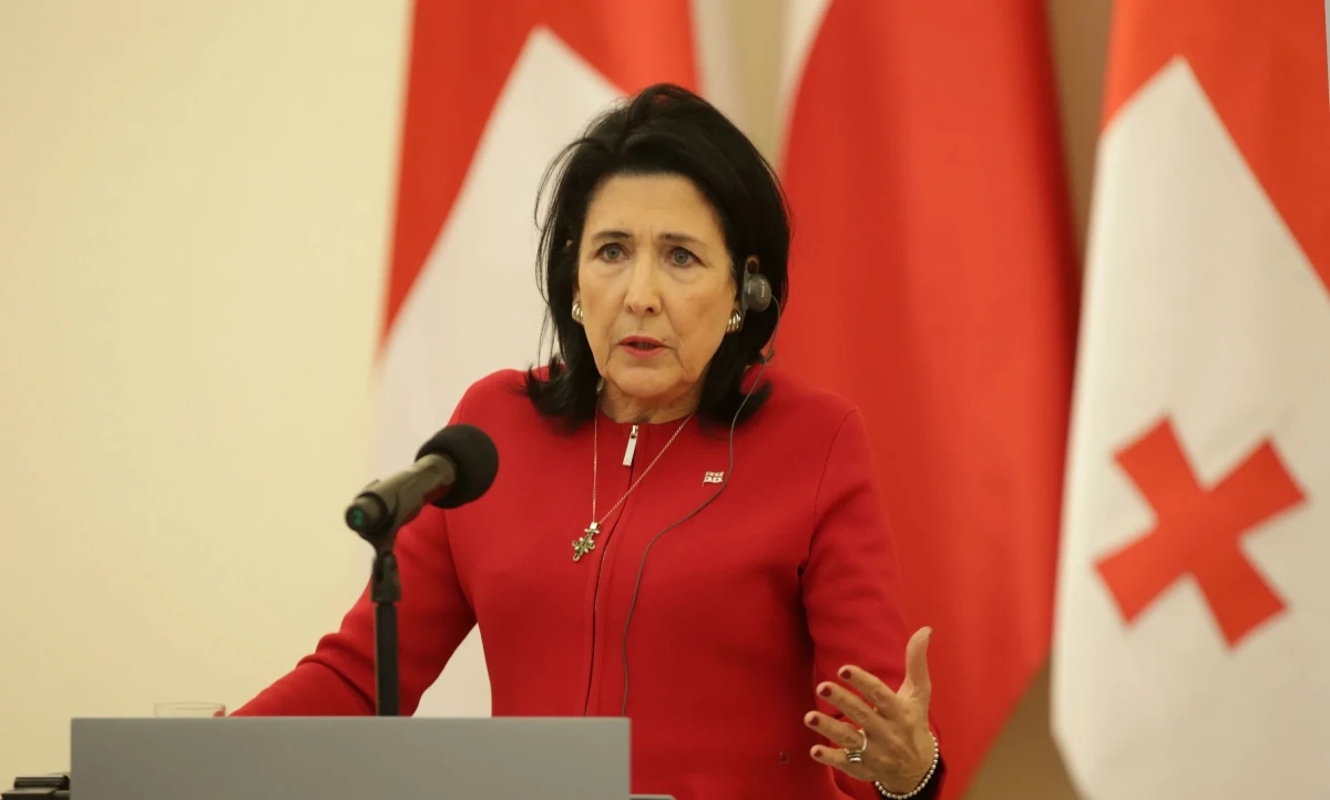 “Sarayı tərk etməyəcəyəm” - Zurabişvili