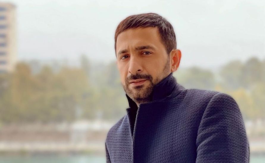 Aparıcıdan Pərvizə qəribə sözlər: "O müğəninin bədənini çox görmüsünüz" - VİDEO