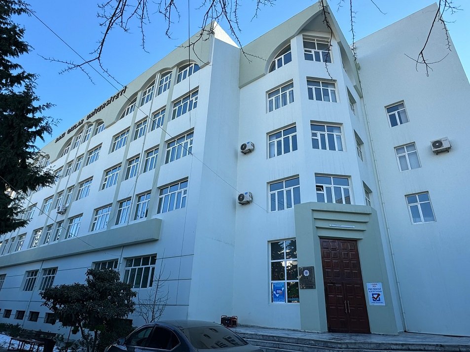 Bakı Qızlar Universitetində oğlan tələbələr təhsil alır? (VİDEO)
