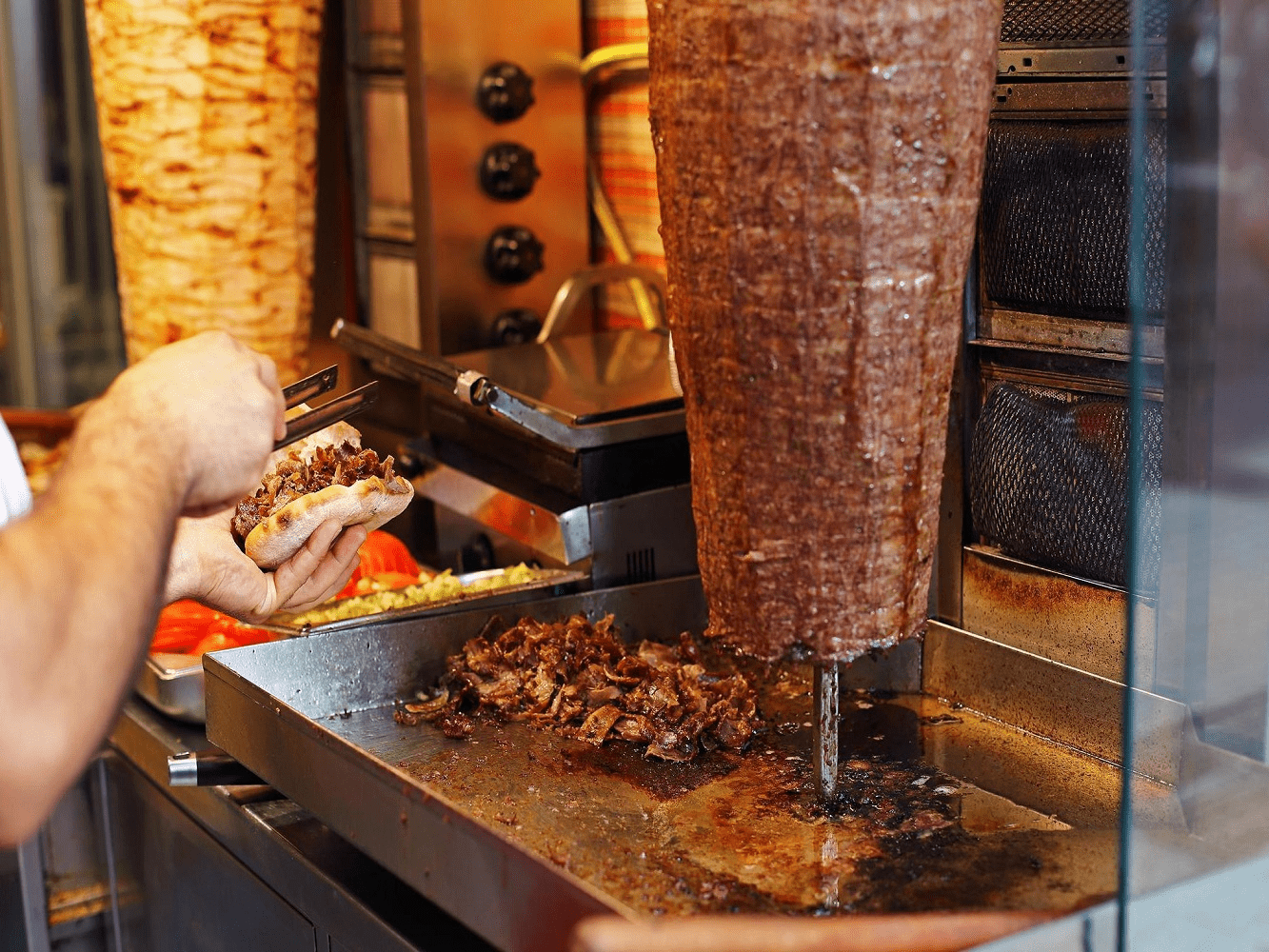 “McDonald`s”a qarşı iddia qaldırılması narahatlıq yaradıb – Dönərçi ayaqyoluna gedib…