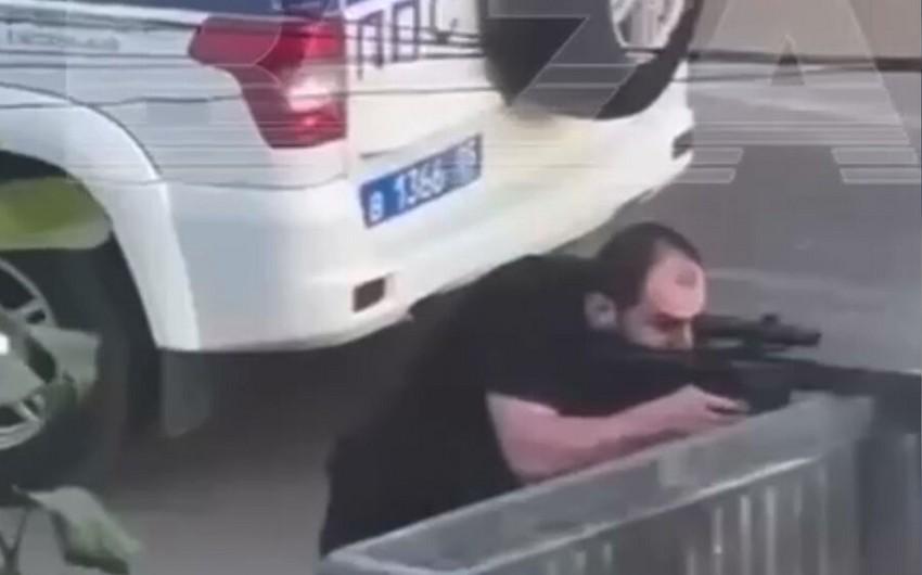 DƏRBƏNDDƏ VƏ MAHAÇQALADA TERROR AKTLARI TÖRƏDİLİB - 15-dən çox polis həlak oldu + VİDEOLAR (Yenilənib)