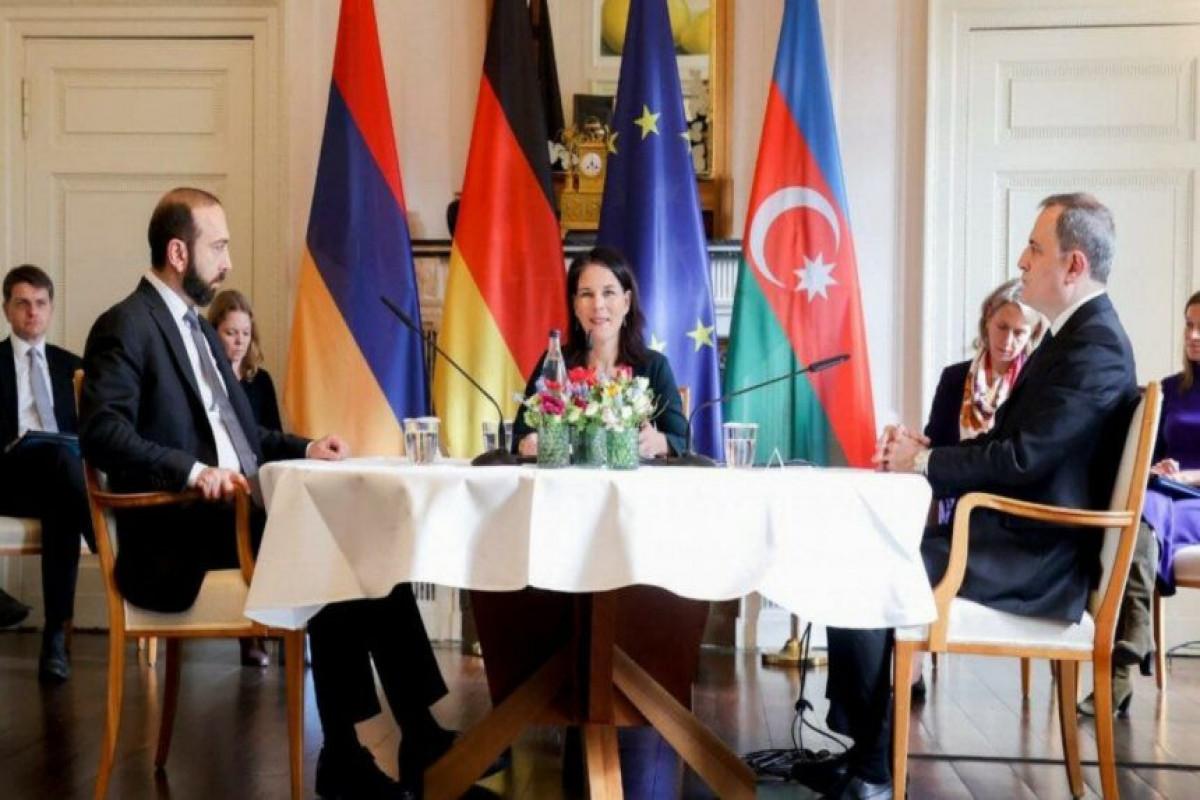 "Azərbaycan və Ermənistanın sülh üçün tarixi fürsəti var" - Almaniya XİN rəhbəri