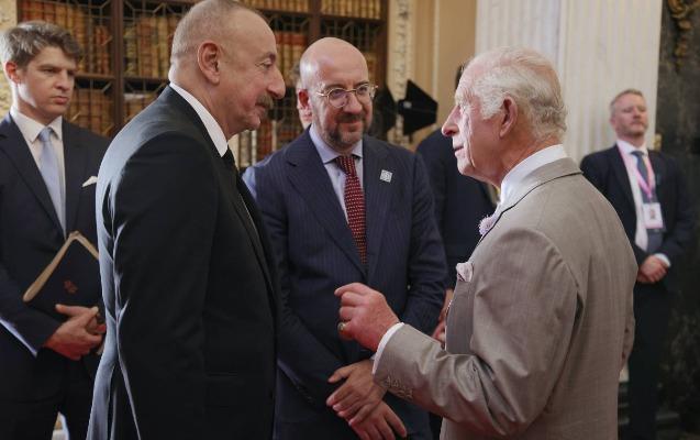 "Hər şeyin təzəsi, dostun köhnəsi" - Britaniya səfirliyi - FOTO