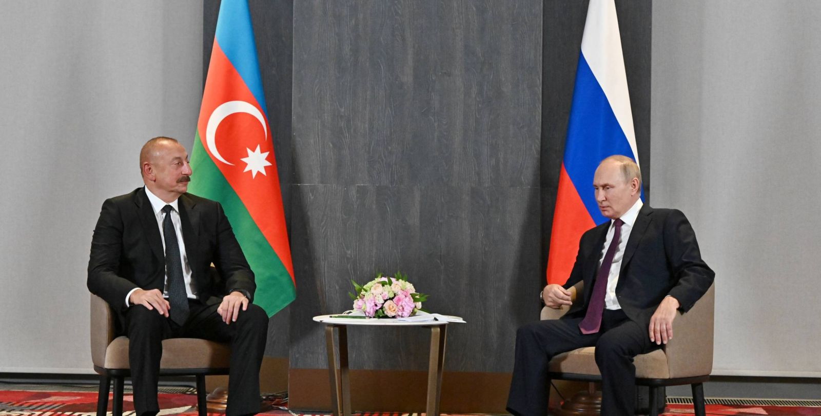 İlham Əliyevlə Putinin görüşü keçirildi - Video - Yenilənib