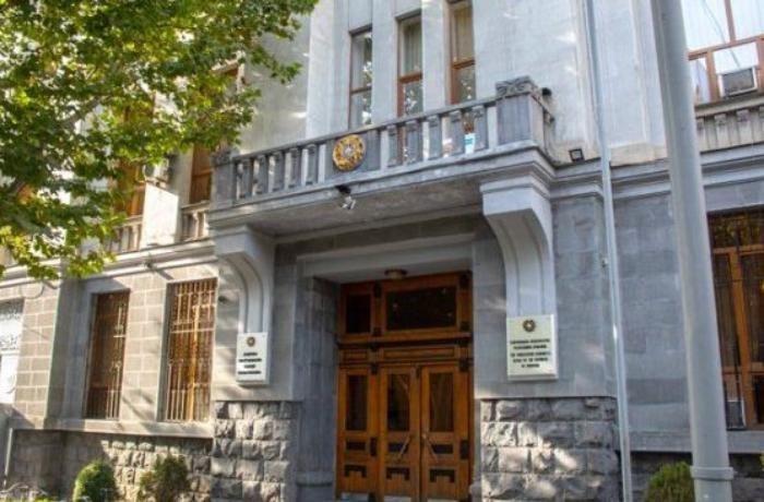 Ermənistan Baş Prokurorluğunun binasında vətəndaş özünü yandırmağa cəhd edib