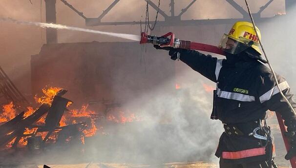 Bakıda yanğının baş verdiyi ərazi mühafizəyə götürüldü