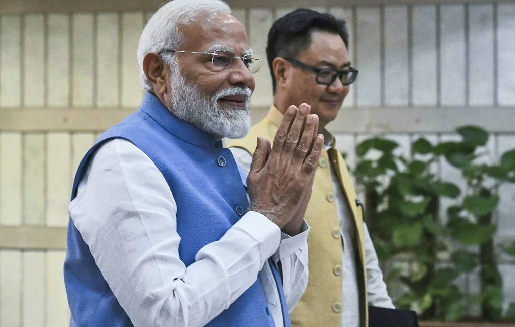 Modi: "Mən dostum prezident Vladimir Putinlə bölüşməyi səbirsizliklə gözləyirəm"
