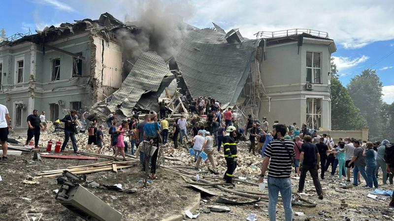 Zelenski sosial media hesabındakı paylaşımında Rusiyanın Kiyevə raket hücumu təşkil etdiyini bildirib
