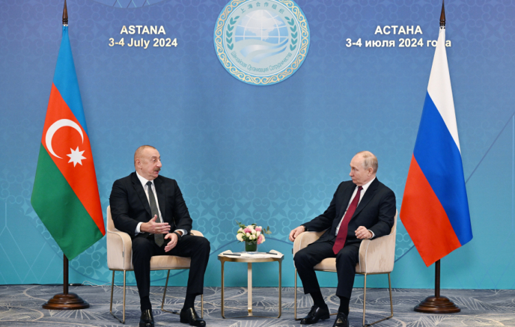 İlham Əliyev  Vladimir Putin ilə görüşüb
