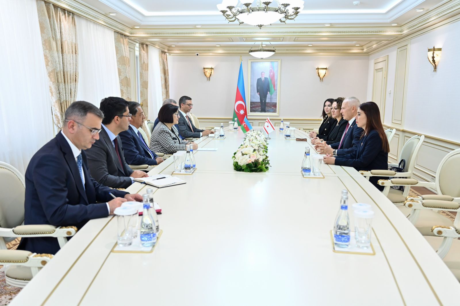 Milli Məclisin sədri Sahibə Qafarova Şimali Kipr Türk Cümhuriyyəti Məclisinin sədri ilə görüşüb