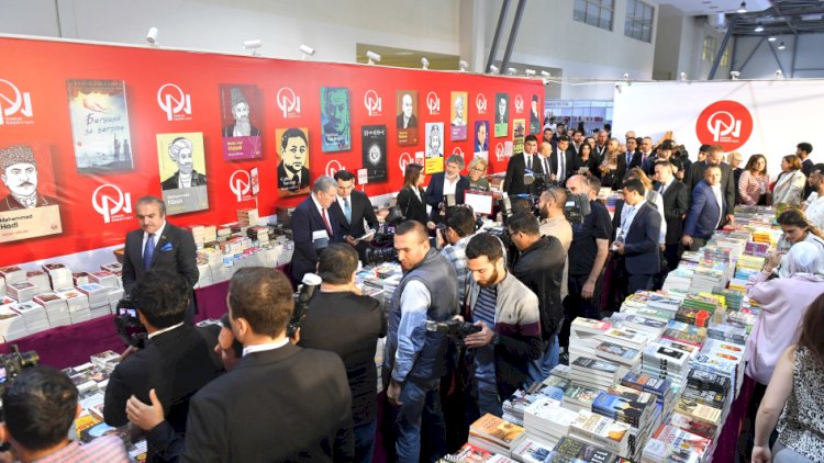 500 manatlıq kitab aparan nazir müavini kimdir? – Bakıda inanılmaz olay