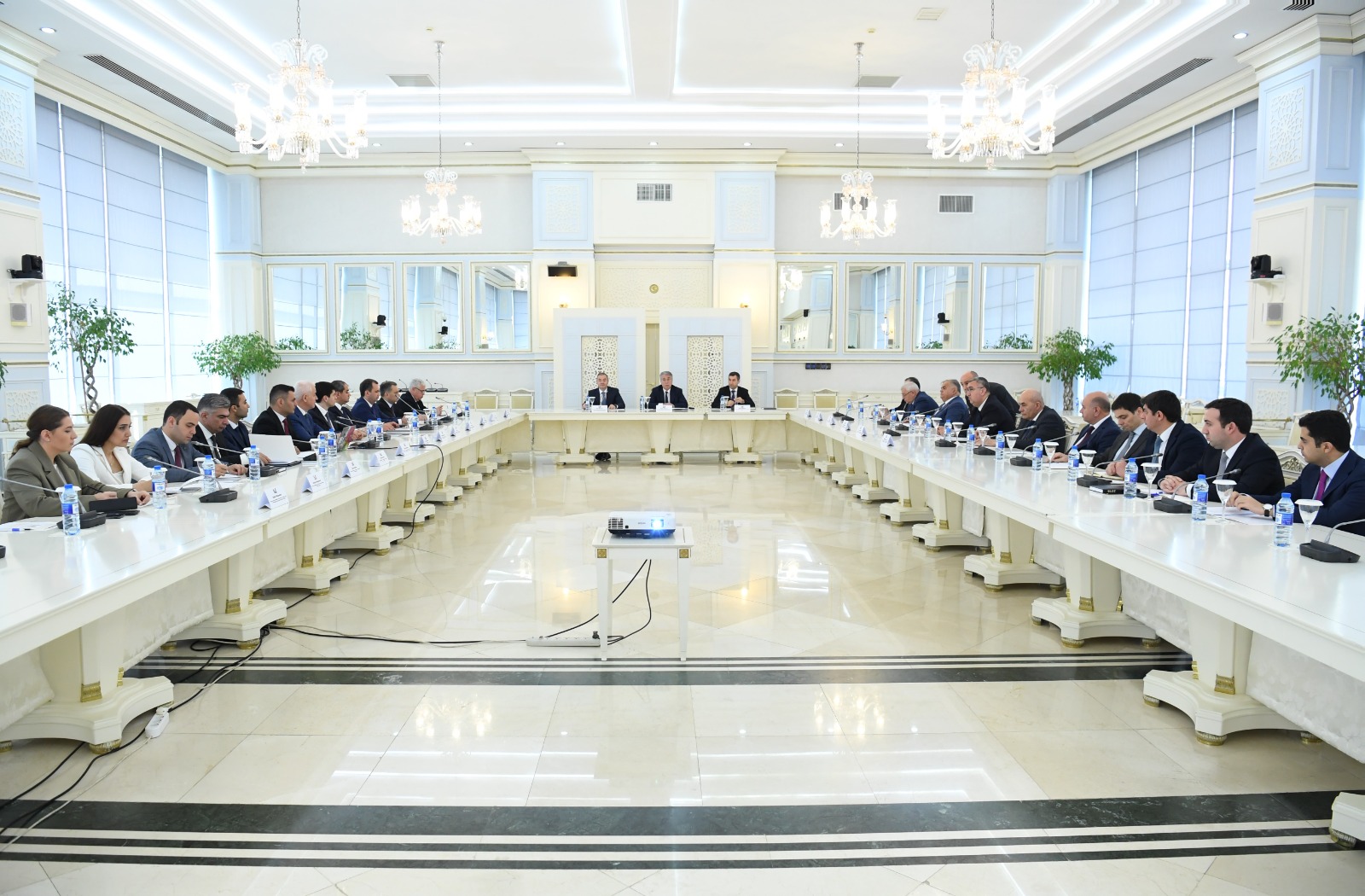 Milli Məclisin Müdafiə, təhlükəsizlik və korrupsiya ilə mübarizə komitəsi ilə İnformasiya Təhlükəsizliyi üzrə Koordinasiya Komissiyasının görüşü keçirilib