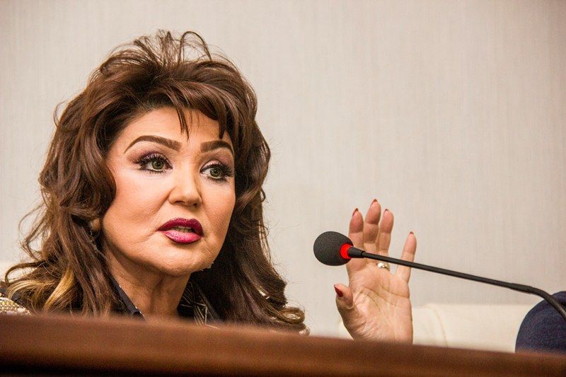 Nazpəri Dostəliyevadan efirdə aparıcıya sərt sözlər: "Həddini aşma..." - VİDEO