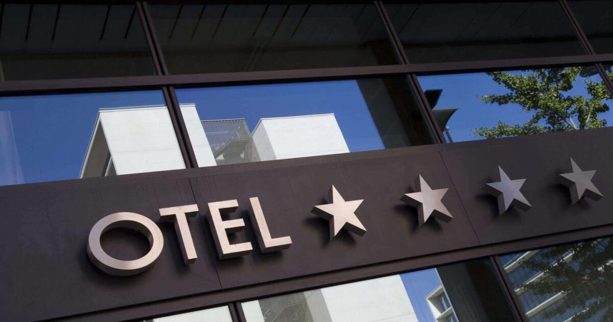 Oteldə 600 min dollarlıq EŞQ GECƏSİ – Oyandıqda həyatının şokunu yaşadı / ŞOK FOTOLAR