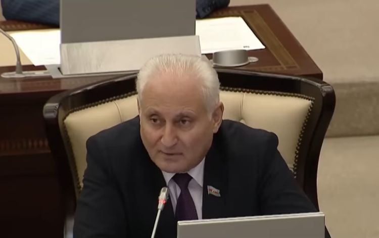 "Qadınlarımız yaza da bilir, oxuya da bilir” - Deputat