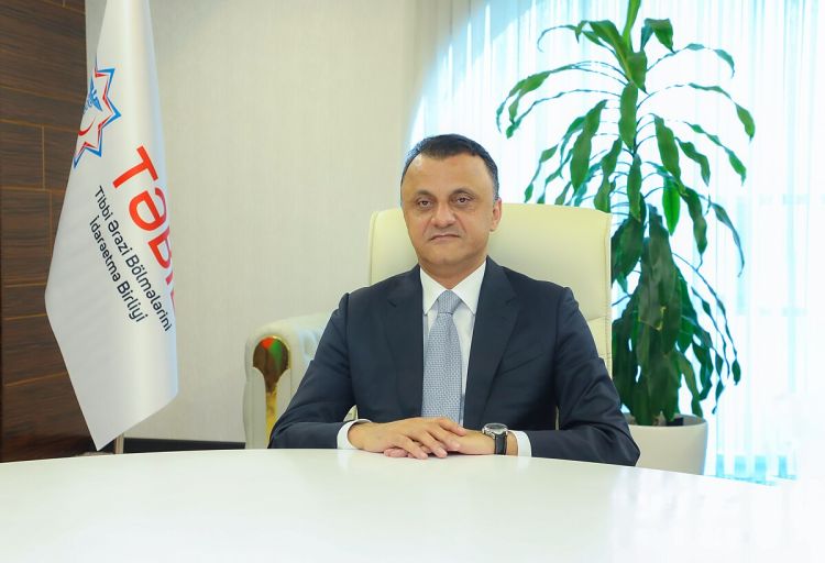 Vüqar Qurbanov xanım direktoru işdən çıxardı - FOTO