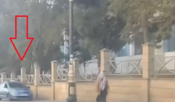 Bakıda sürücü "Prius"u səkidə sürdü - Video
