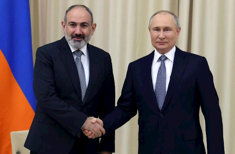 Putin Paşinyanla telefonla danışdı