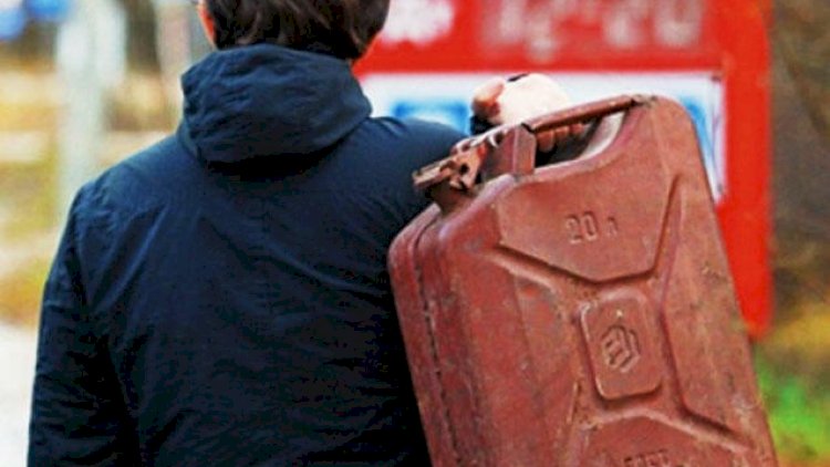 Bakıda xəstə baş həkimin otağına benzin tökərək yandırıb - YENİLƏNİB