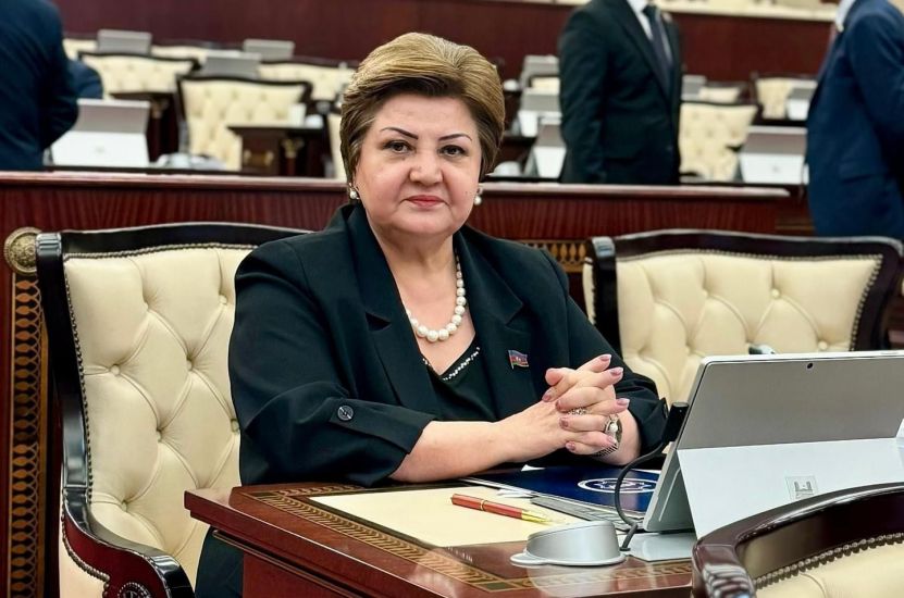 Tənzilə Rüstəmxanlı şəhidlərlə birgə Hacı Şahinə salavat gətirilməsinə etiraz etdi