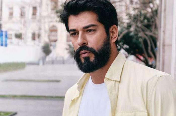 Burak Özçivit Bakıya gəldi