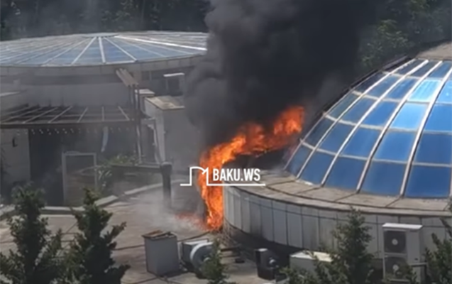 Atatürk parkında restoran yanır - Video+Yenilənib