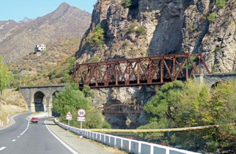 İran mühafizəkarları Bakıya yenə dil uzatdı