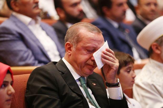 Ərdoğan öz səsini dinləyib ağladı - VİDEO